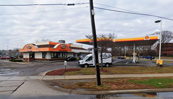 A&W Restaurant - Warren - 22901 Mound Rd (newer photo)